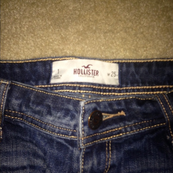 DISTRESSED HOLLISTER SHORTS - Picture 2 of 4