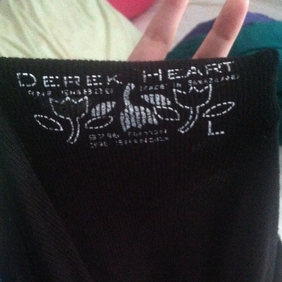 Black Low Cut Shirt - Picture 4 of 4