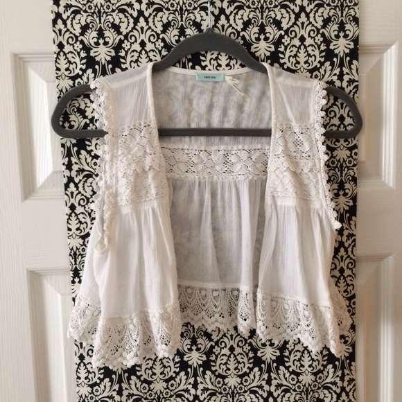 Urban Outfitter | Crop Vest