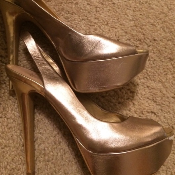 Gold Jessica Simpson pumps