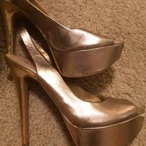 Gold Jessica Simpson pumps