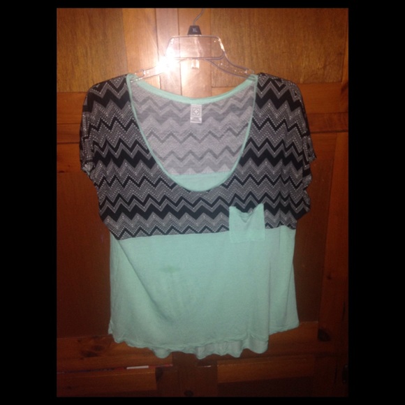 Casual printed pocket tee shirt