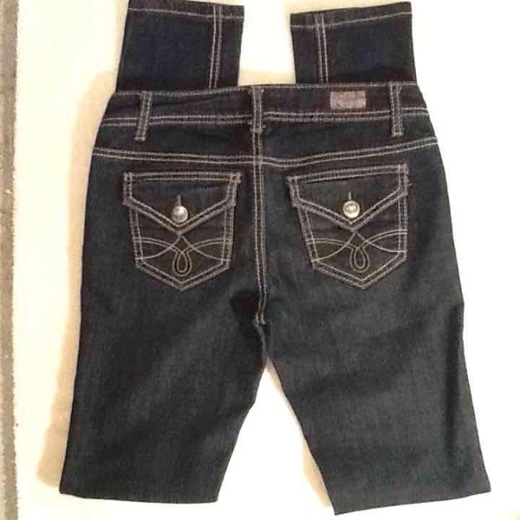 Earl Jean - Picture 2 of 3