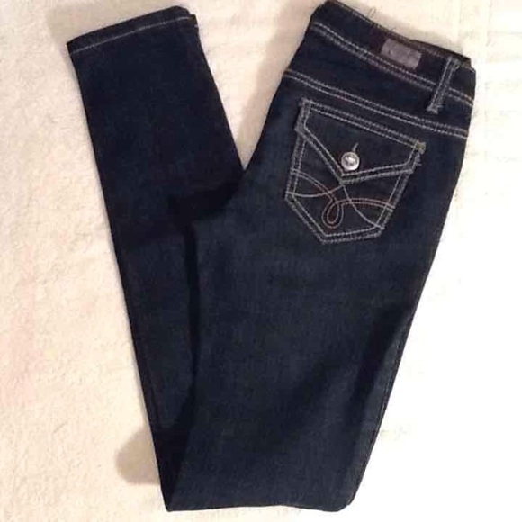 Earl Jean - Picture 3 of 3