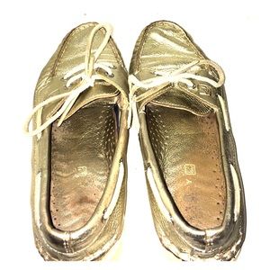 Metallic silver Sperry