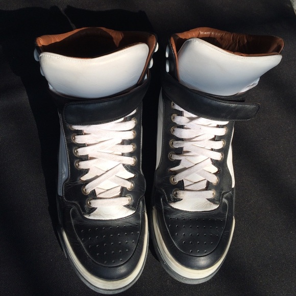 Givenchy Tyson High Top Sneakers - Picture 4 of 4