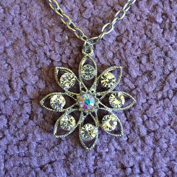 Claire's Snow Flake Necklace - Picture 2 of 3