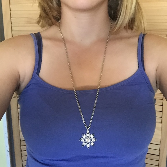 Claire's Snow Flake Necklace - Picture 3 of 3