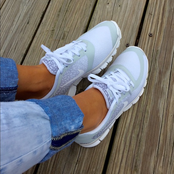 ⚡️SALE⚡️ Brand New! Ombre Nike Frees - Picture 2 of 4