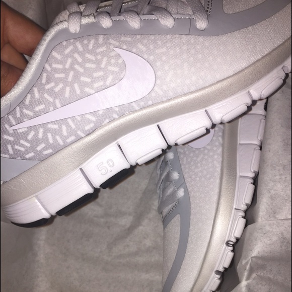 ⚡️SALE⚡️ Brand New! Ombre Nike Frees - Picture 3 of 4