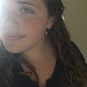 Meet your Posher, Leanna