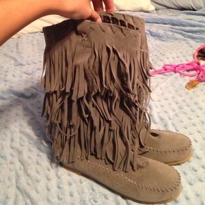 Fringe boots