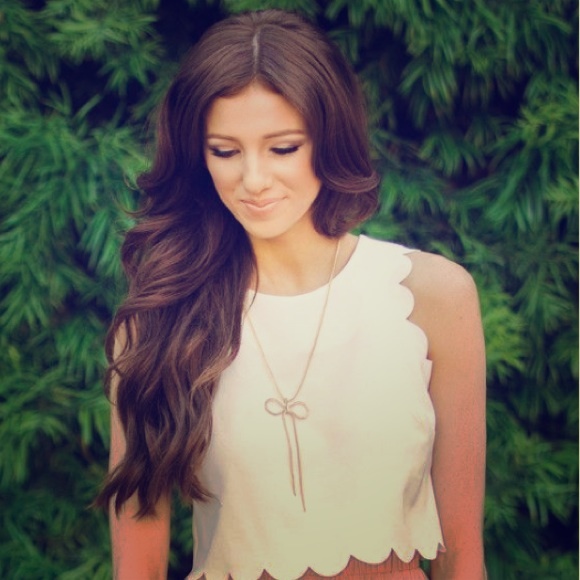 Jewelry - 🎀Dainty bow necklace 🎀