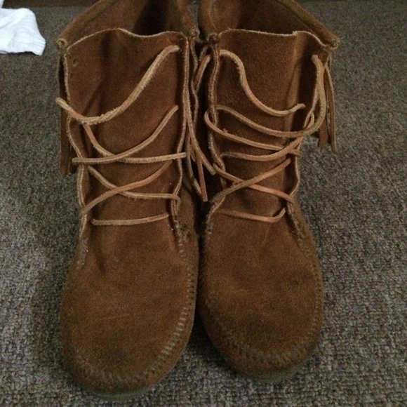 Minnetonka genuine suede fringe booties size 7 - Picture 2 of 4
