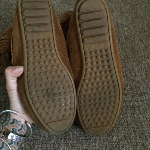 Minnetonka genuine suede fringe booties size 7 - Picture 3 of 4