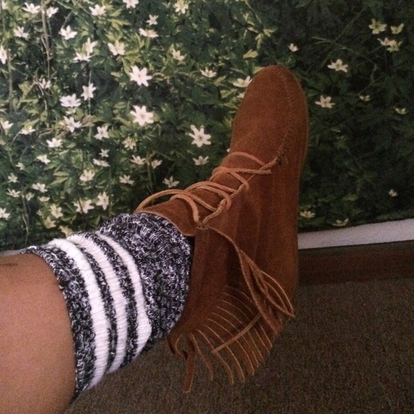 Minnetonka genuine suede fringe booties size 7 - Picture 4 of 4