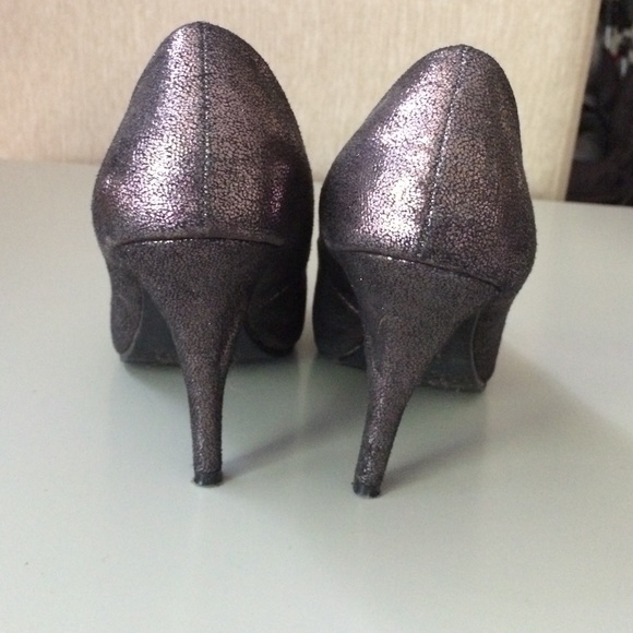Heels - Picture 3 of 3