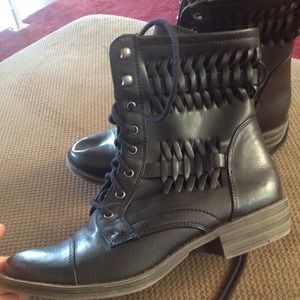 Combat boots
