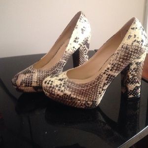 Kenneth Cole Pumps