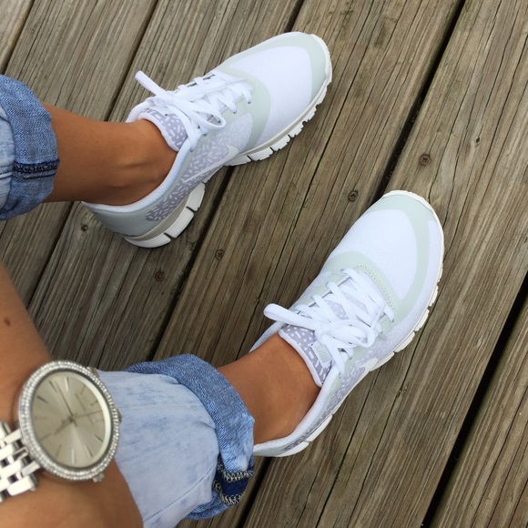 ! ⚡SOLD⚡️ Brand New! Ombre Nikes - Picture 2 of 4