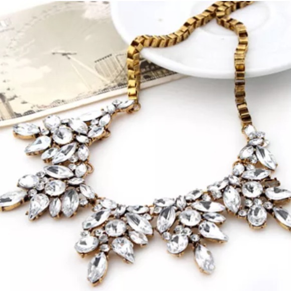 Jewelry - Rhinestone statement necklace