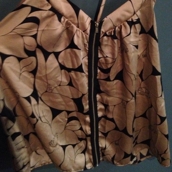 Top! - Picture 2 of 3