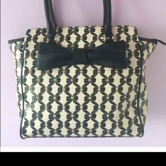 Betsy large purse