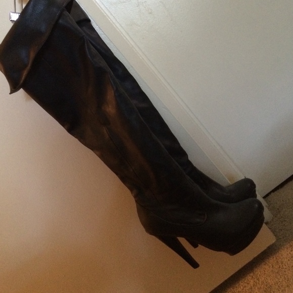 Boots - Picture 4 of 4