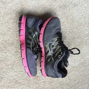 Nike flywire sneakers- 7.5