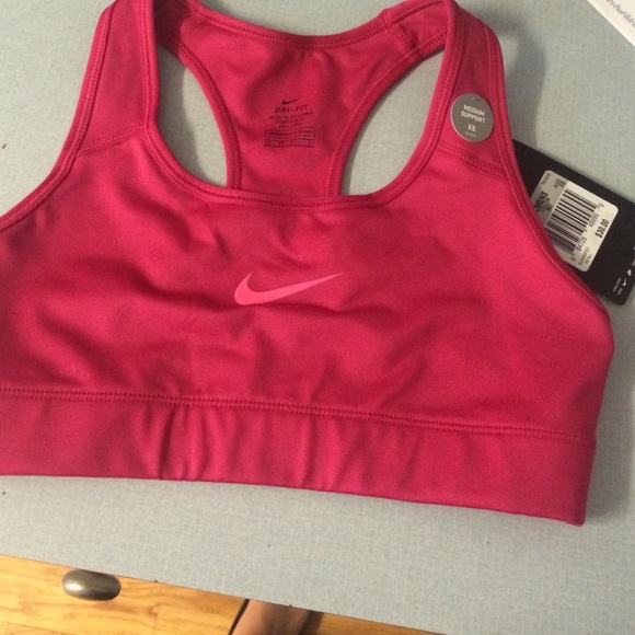 New pink sports bra