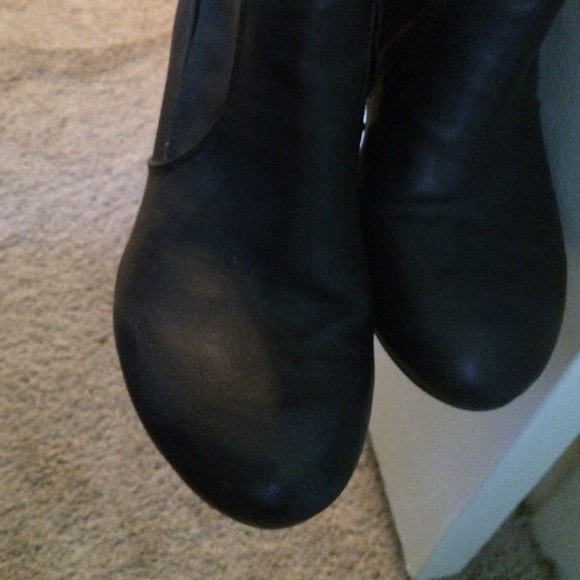 Boots - Picture 3 of 3