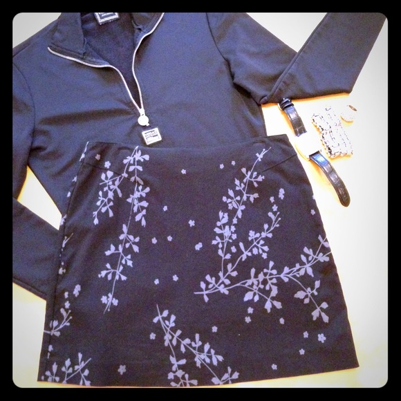 Express stretch mini skit. NWOT Black with grey