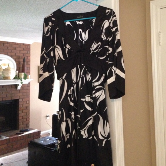Bebe Dress - Picture 3 of 4
