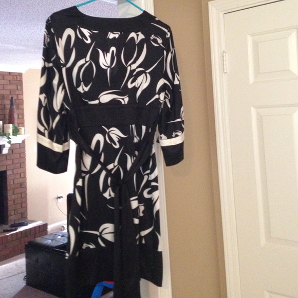 Bebe Dress - Picture 4 of 4