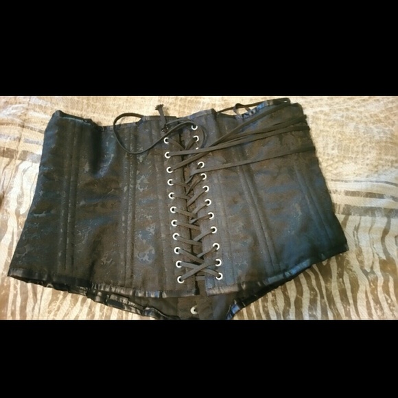 Corset - Picture 2 of 2