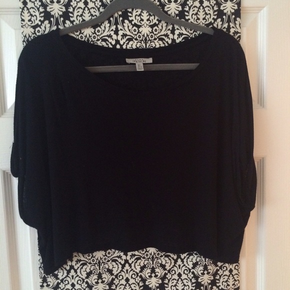 Zara | Cropped Black Tee