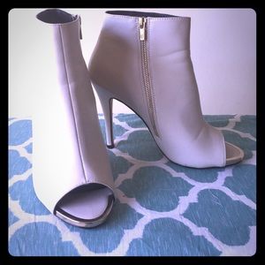 Boot (bootie) Bone colored (off white) open toe