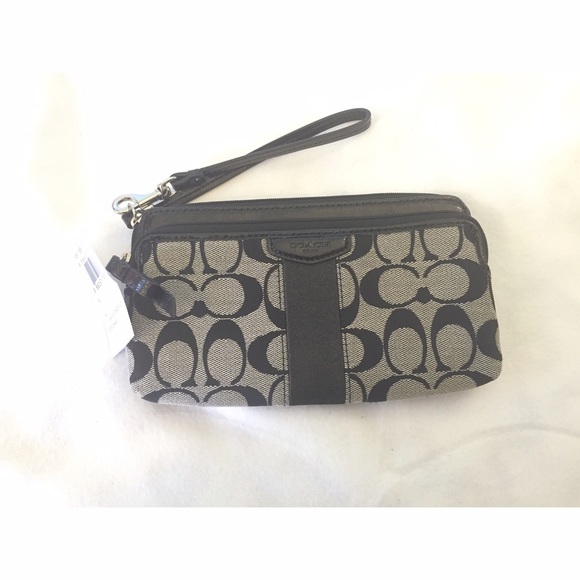 🚫SOLD🚫Coach Wristlet (BLACK)