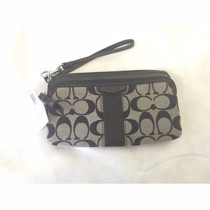 🚫SOLD🚫Coach Wristlet (BLACK)