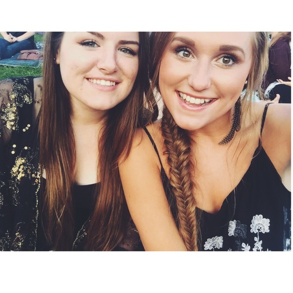 Meet your Posher, Aly - Picture 1 of 1