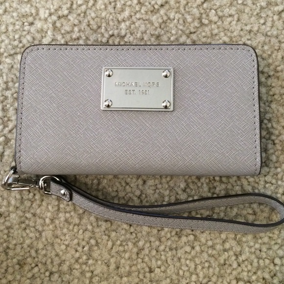 Michael Kors Handbags - Michael kors wallet