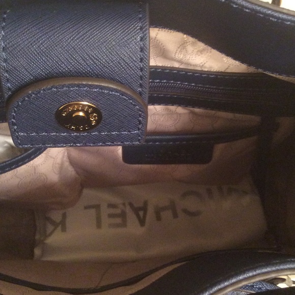 Michael Kors Hamilton Large North/ South Navy! - Picture 4 of 4