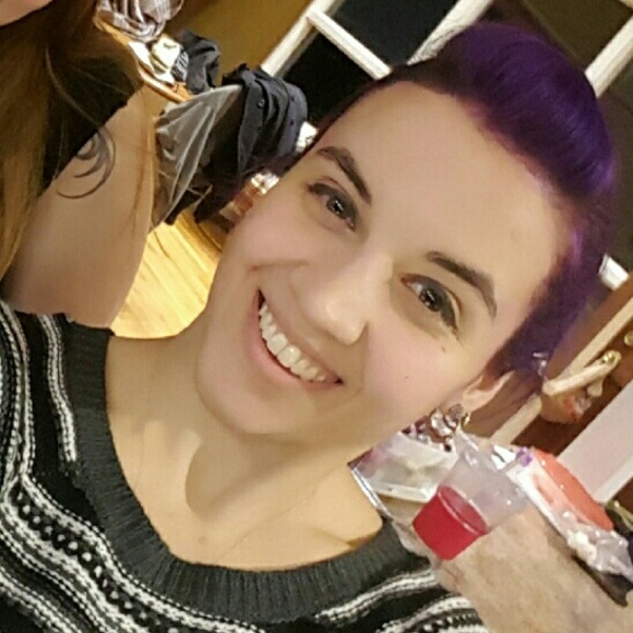 Meet your Posher, Christina - Picture 2 of 2