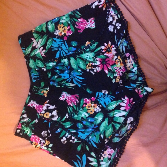 Floral Shorts W/ Pompoms - Picture 2 of 2