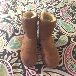 short chestnut uggs