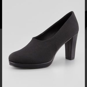 Eileen fisher black pumps