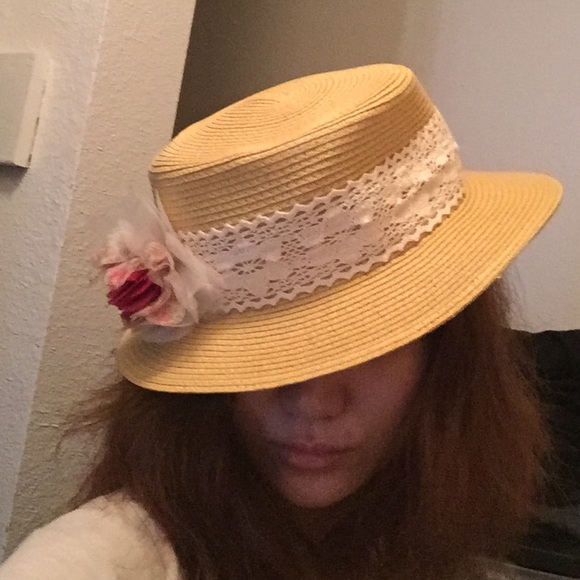 Straw hat with laces - Picture 2 of 3
