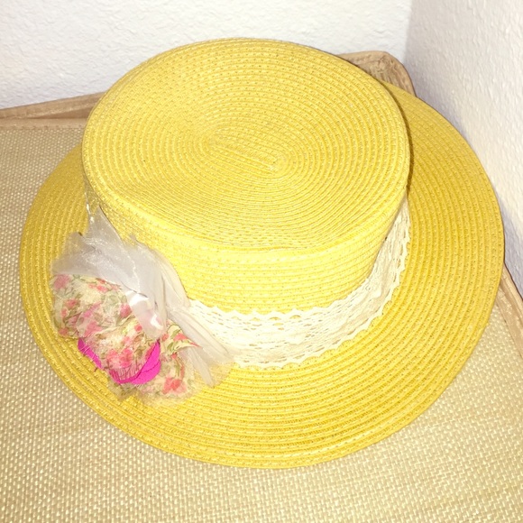 Straw hat with laces - Picture 1 of 3
