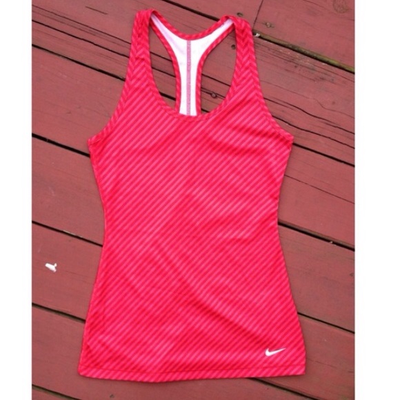 • NIKE TANK •