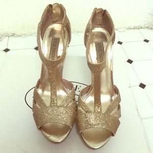 Steve Madden gold glitter pumps